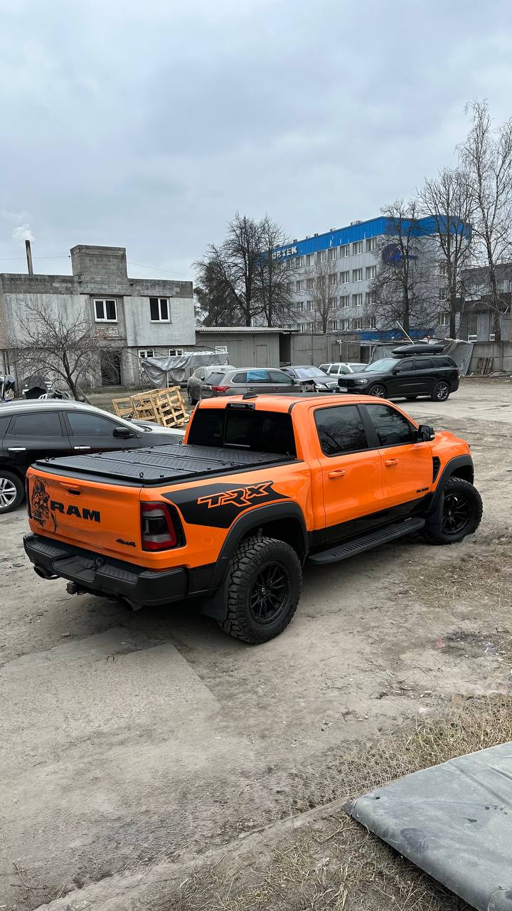 Three-section folding power pickup truck body cover