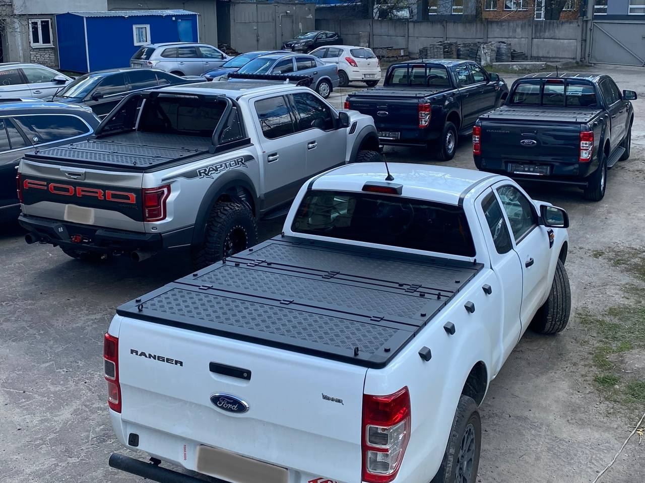 Three-section folding power pickup truck body cover