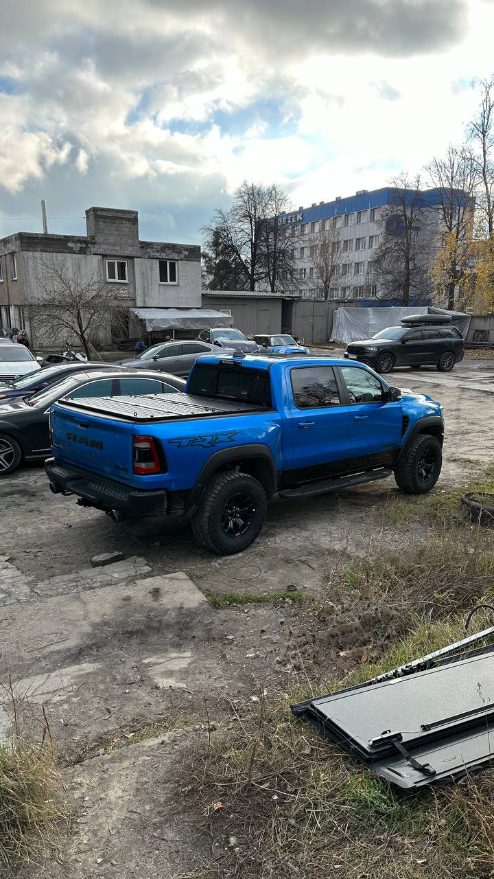 Three-section folding power pickup truck body cover