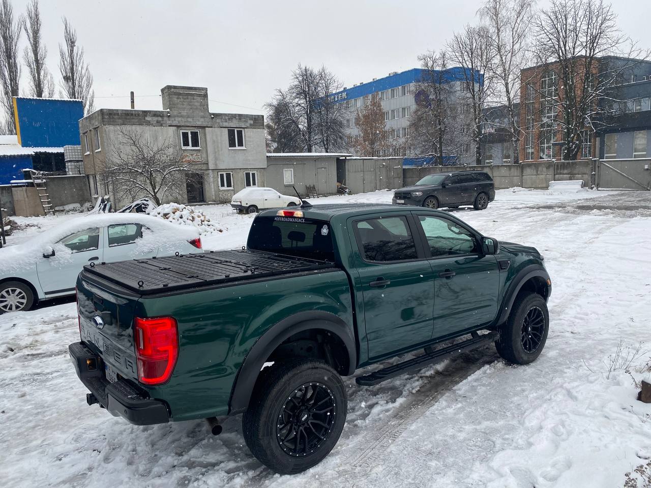 Three-section folding power pickup truck body cover