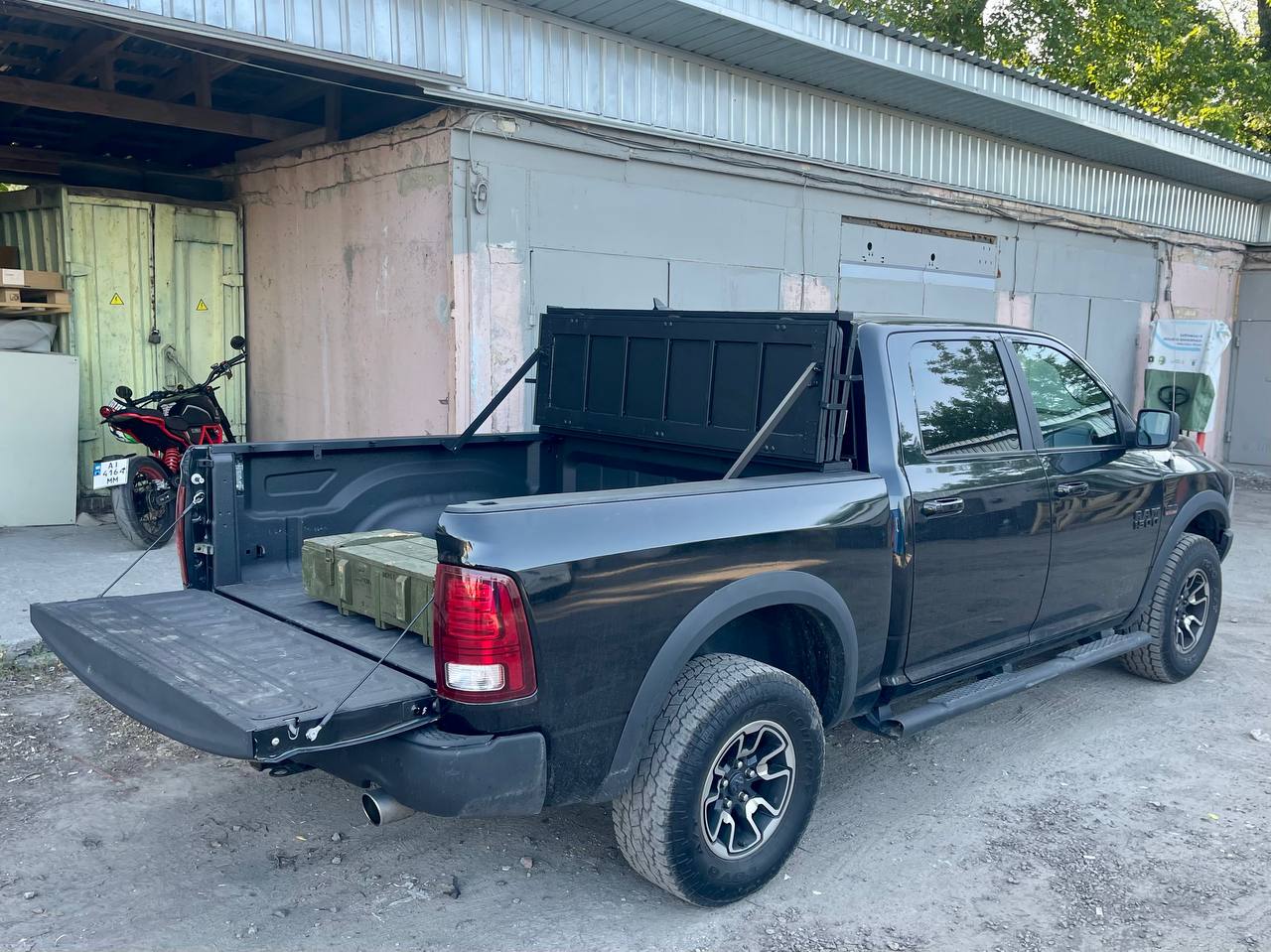Three-section folding power pickup truck body cover