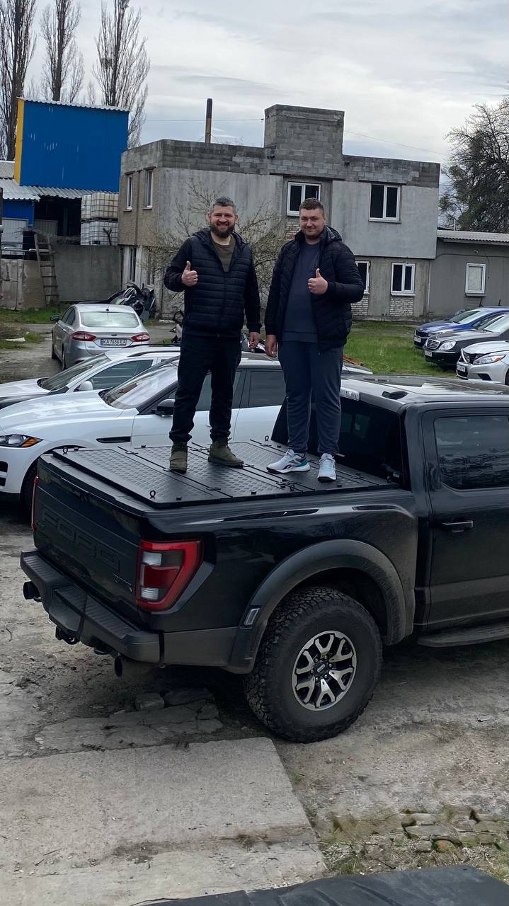 Three-section folding power pickup truck body cover