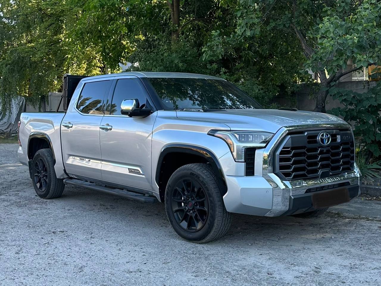 Three-section folding power pickup truck body cover