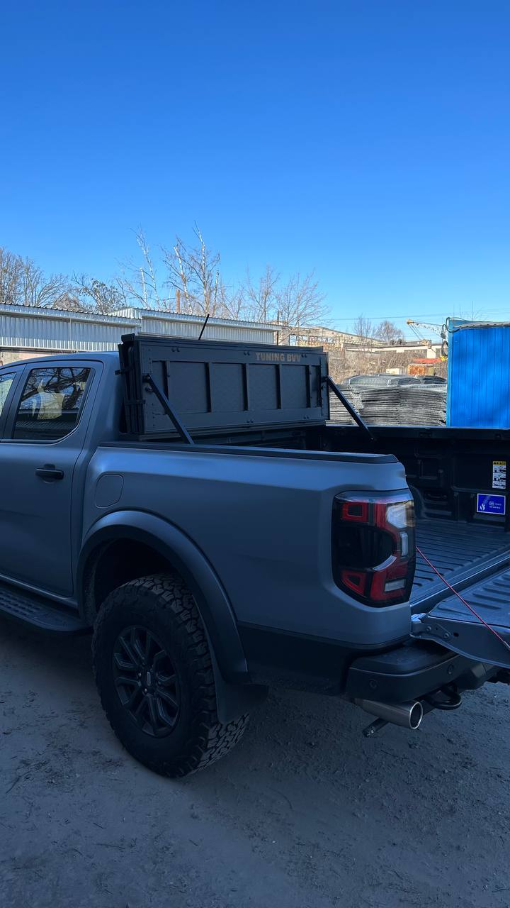 Three-section folding power pickup truck body cover