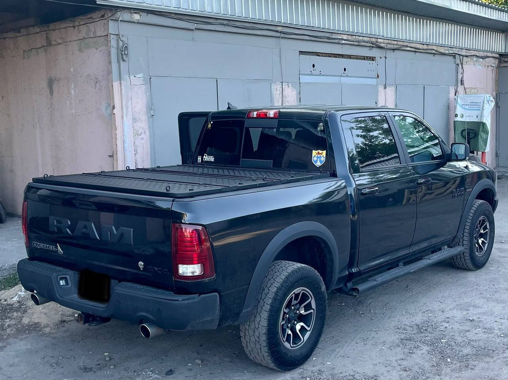 Three-section folding power pickup truck body cover