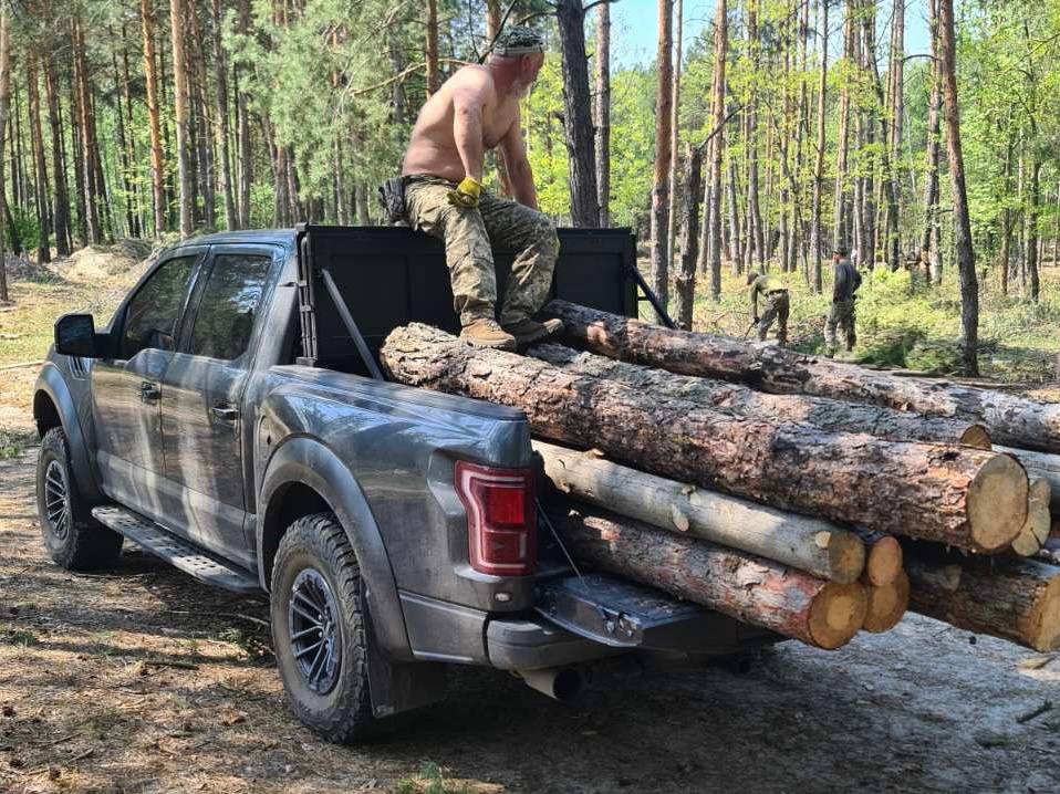 Three-section folding power pickup truck body cover