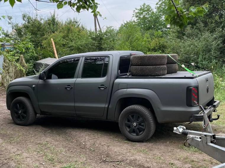 Two-section folding power pickup truck body cover