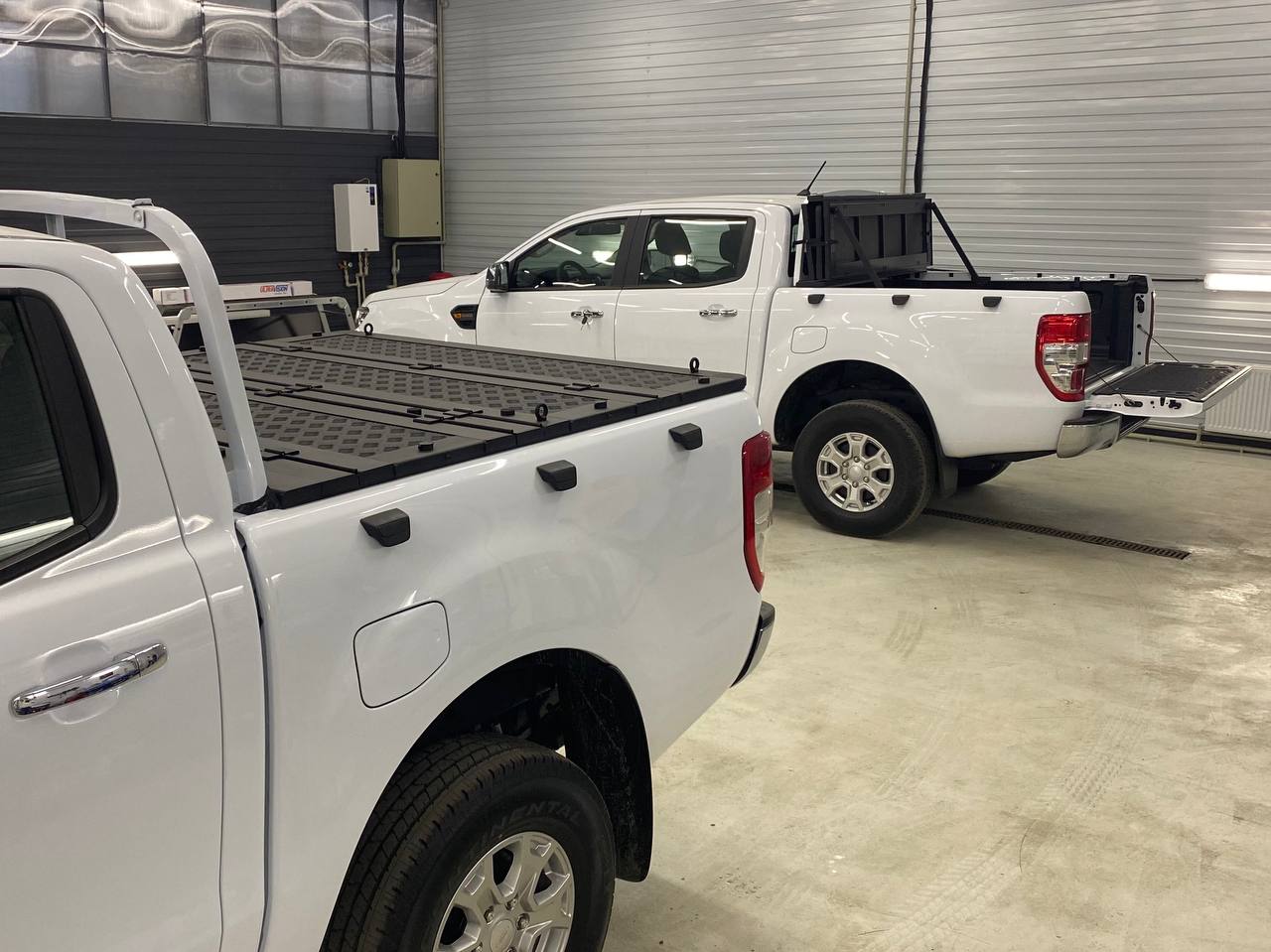 Three-section folding power pickup truck body cover