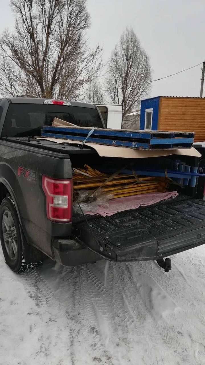 Three-section folding power pickup truck body cover