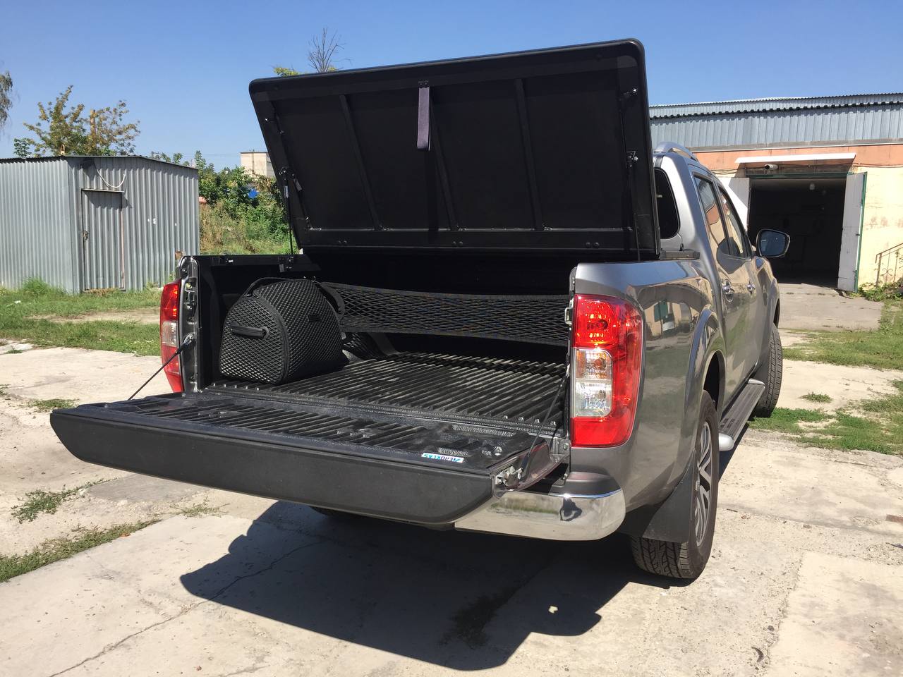 Two-section folding power pickup truck body cover