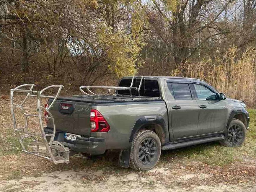 Three-section folding power pickup truck body cover