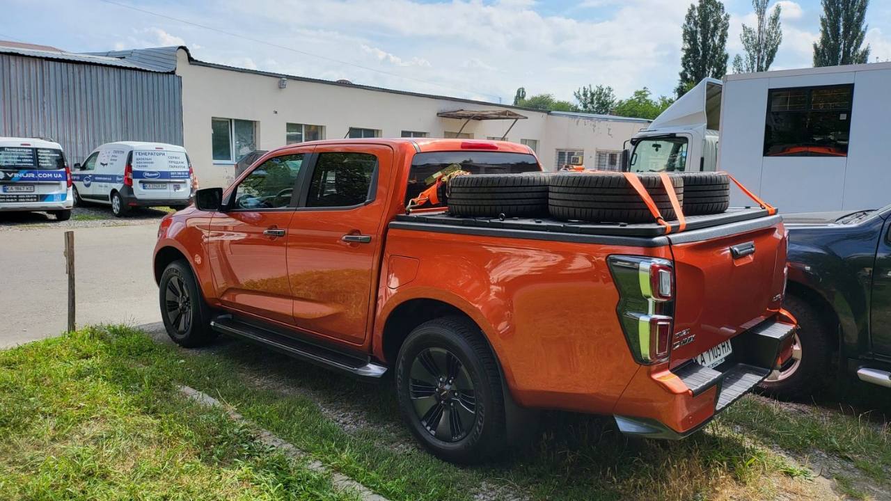 Three-section folding power pickup truck body cover