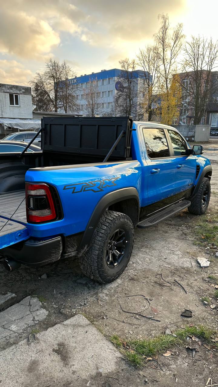 Three-section folding power pickup truck body cover
